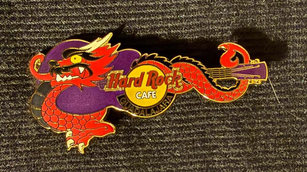 Hard Rock Cafe Guadalajara Dragon Guitar LE 300 Pin